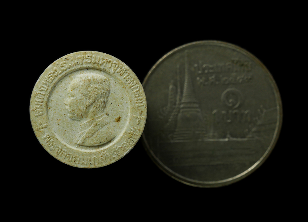 22Nov24 (133)p.jpg - พระผงเม็ดกระดุม รัชกาลที่5 ยันต์น้ำเต้า เจ้าคุณฟู (พระราชสุวัฒนาภรณ์)วัดเวฬุราชิน กรุงเทพฯ สร้างปี 2539 เนื้อผงพุทธคุณ ผงว่าน พระเก่าสวย มวลสารดี น่าเ [..] | https://kamulet.in.th